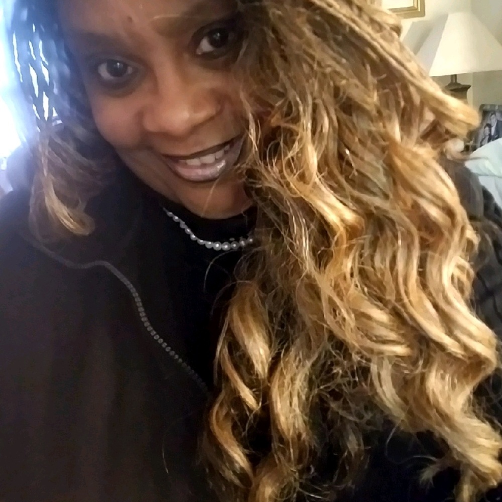Meet your Posher, Joice
